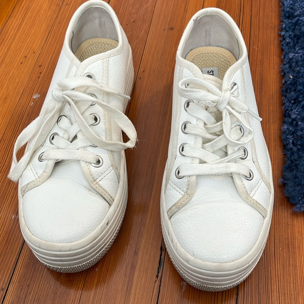 Steve Madden Bobbi30 white sneakers. Size 7M